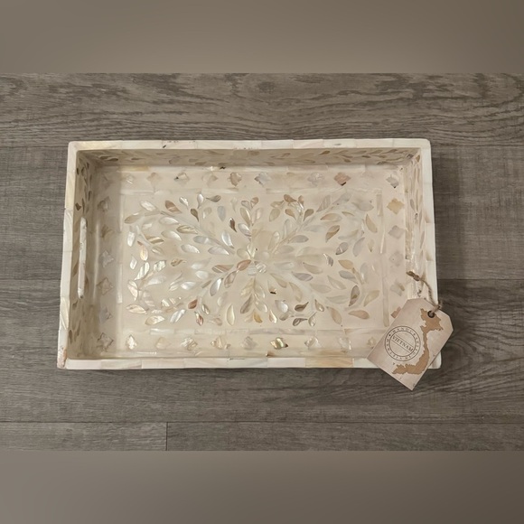 Handcrafted in Vietnam Mother of Pearl White Pattern Bone ~ Local Artisans Tray - Picture 1 of 7